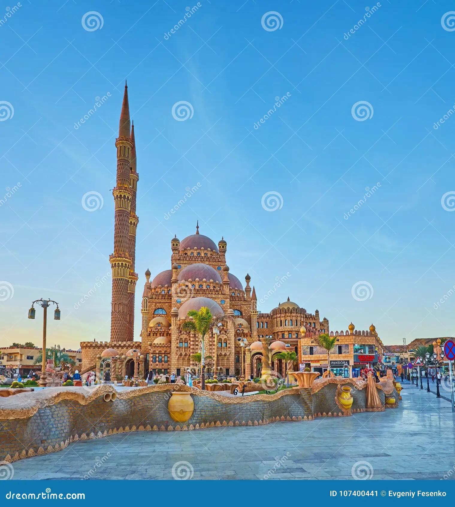 sharm-el-sheikh-egypt-december-old-town-popular-place-evening-walks-visiting-sahaba-mosque-old-bazaar-107400441